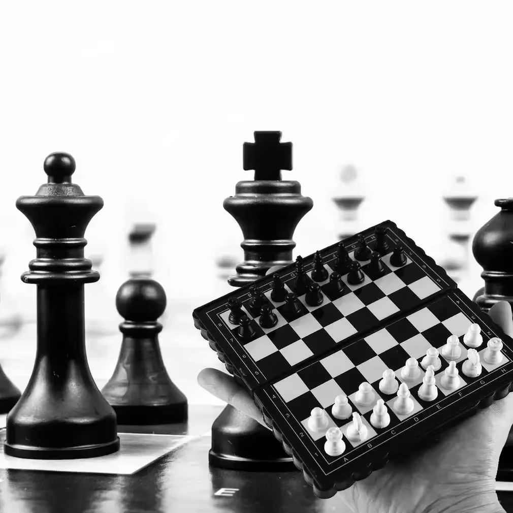 1Pc Mini Magnetic  Chess Set   – Outdoor Adventure Game Bewertung und Preis